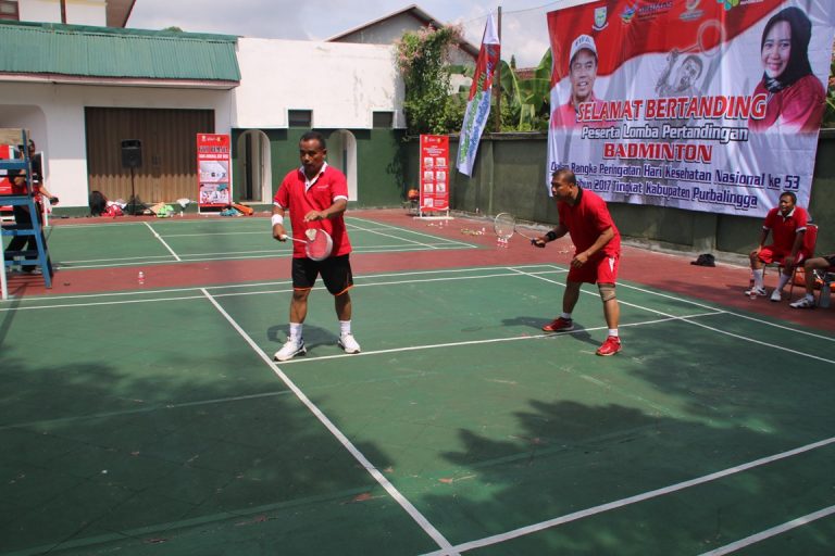 Bupati Buka Turnamen Badminton Hari Kesehatan Nasional.